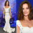 Elegancka Katie Holmes w białej sukni