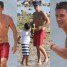 40-letni Orlando Bloom pręży mięśnie na francuskiej plaży. Seksowny? (ZDJĘCIA)