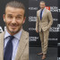 Ulizany David Beckham pozuje z kosmetykami (ZDJĘCIA)