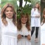 Szczęśliwa Edyta Górniak wychodzi ze studia "Dzień Dobry TVN" i pozuje pod drzewem (ZDJĘCIA)